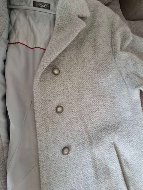 Elegant Ladies Winter Coat L - Mint Condition, Light Grey, Warm, Long, Stunning & Mostly Fleece Wool
