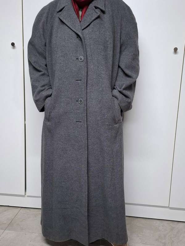 Grey Full Length Ladies Winter Coat - Excellent Condition with a Dark Grey Lining - Vintage Quality