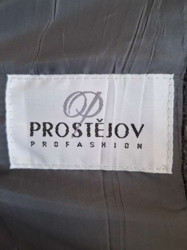 Grey Full Length Ladies Winter Coat - Excellent Condition with a Dark Grey Lining - Vintage Quality