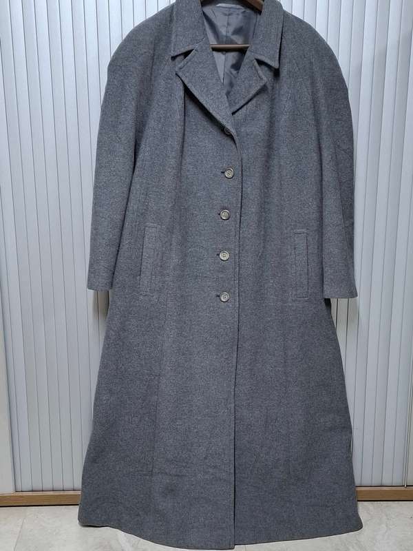 Grey Full Length Ladies Winter Coat - Excellent Condition with a Dark Grey Lining - Vintage Quality