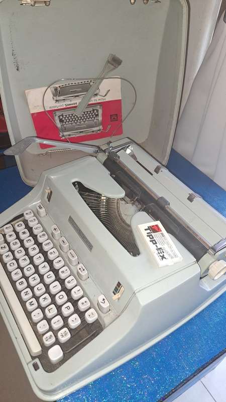 HERMES 3000 TYPEWRITER