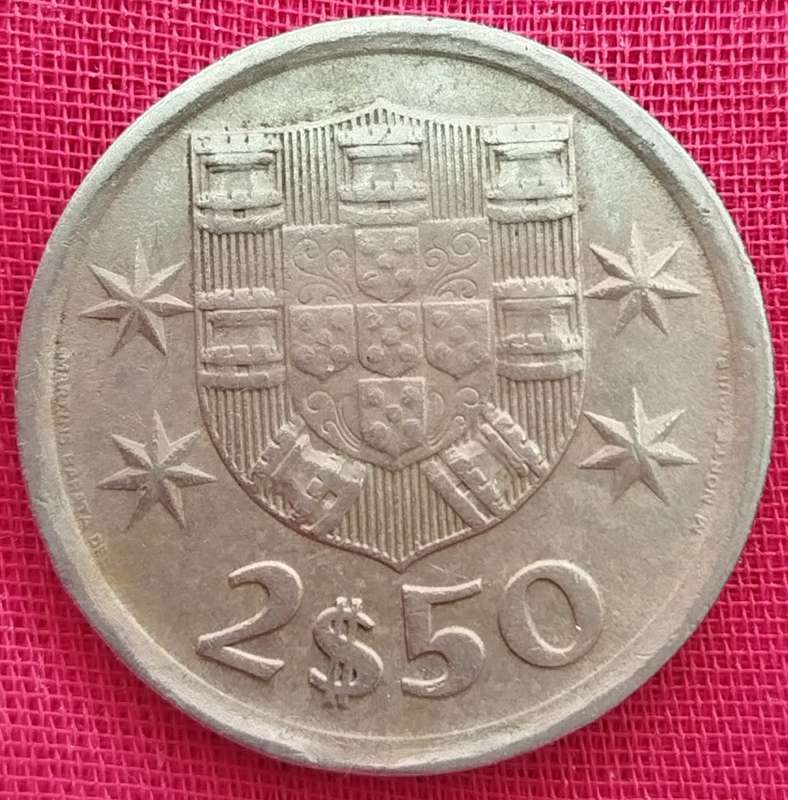 1975   2.5 Escudos   Coin       Portugal        SUN13955*