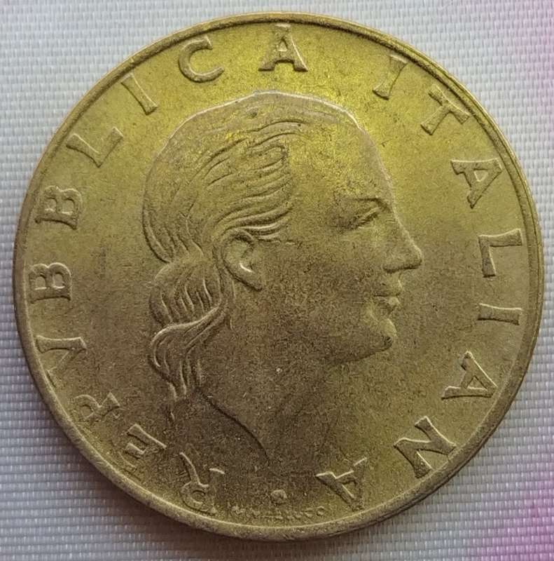 1988  200 Lire     Italy         SUN14393