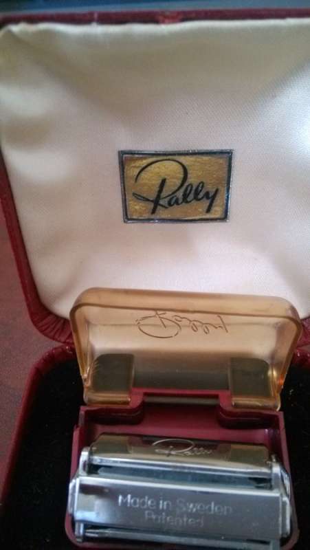 Rally Travel Razor