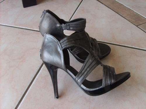 LADIES DESIGNER SANDALS GRAY SIZE 4,5,6 R226.00