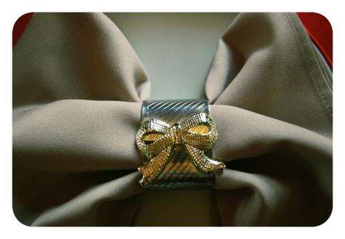 ELEGANT SILVER PLATED WITH GOLD PLATED BOW SERVIETTE RINGS SET OF 4