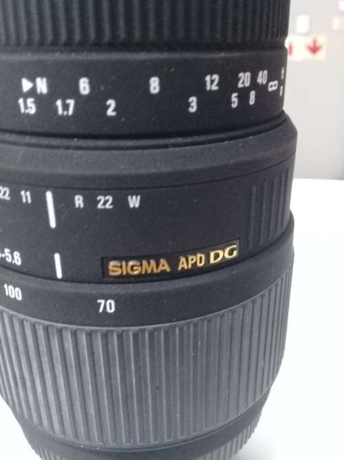 Sigma 70-300mm F4-5.6 APO DG Macro Worth R 2300