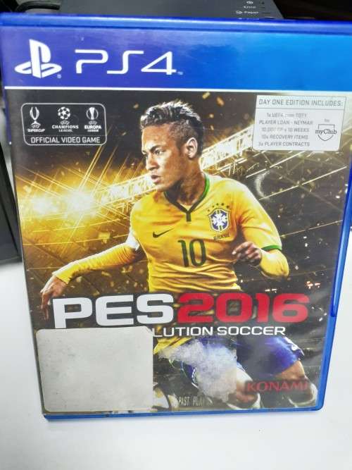 PS 4 FOOTBALL GAMES SET OF 4