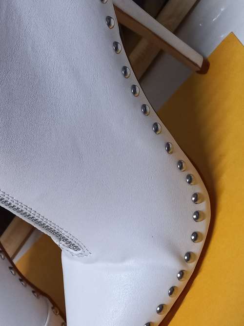 Ladies white heel boots size 7