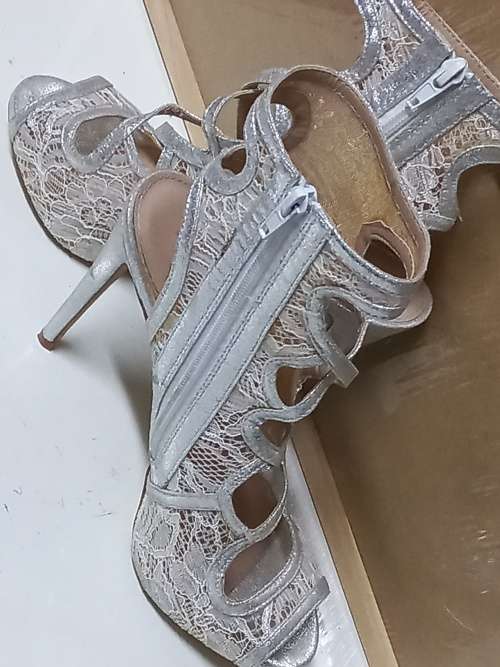 Danielle Michelle Silver/white Ladies high heel shoes