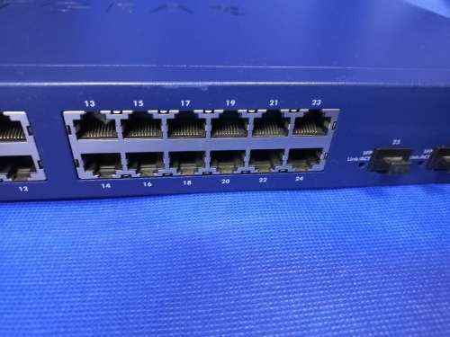 NETGEAR prosafe 24 port 10/100/1000Mbps smart switch GS724T