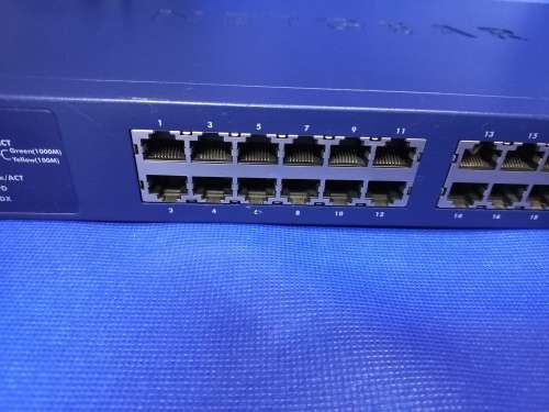 NETGEAR prosafe 24 port 10/100/1000Mbps smart switch GS724T