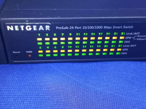 NETGEAR prosafe 24 port 10/100/1000Mbps smart switch GS724T