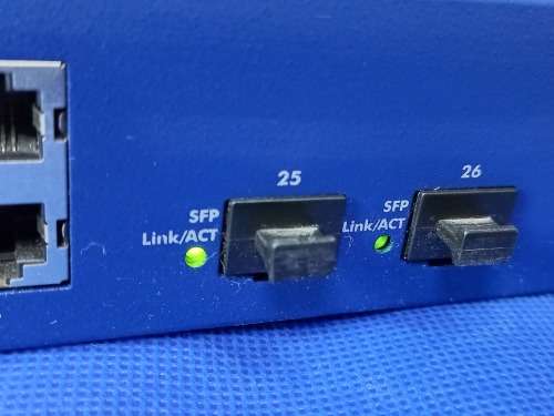 NETGEAR prosafe 24 port 10/100/1000Mbps smart switch GS724T