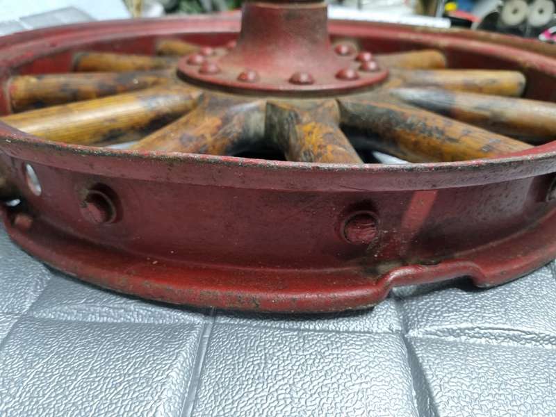 Wooden spoke wheel