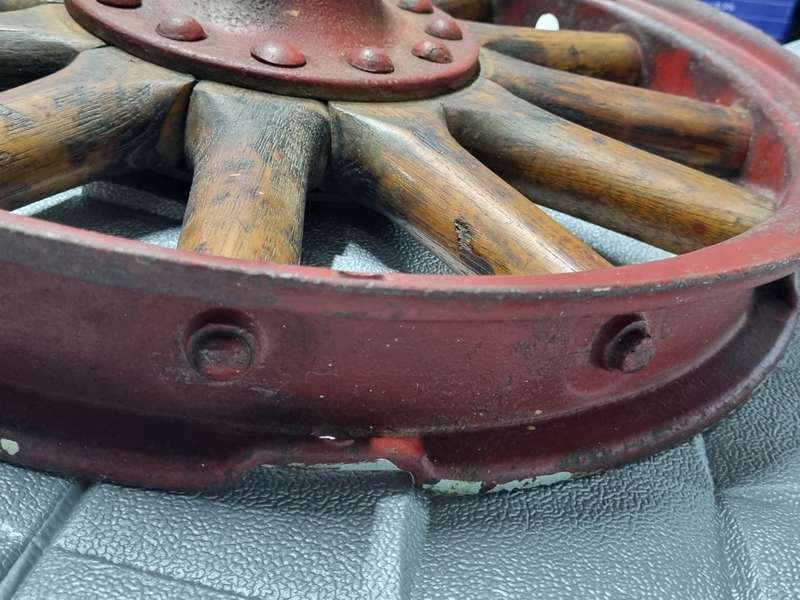 Wooden spoke wheel