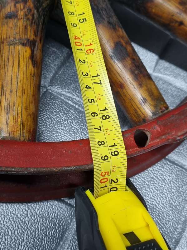 Wooden spoke wheel
