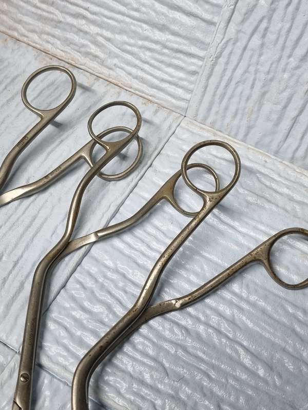 Medical related scissors ( lot of 10 )