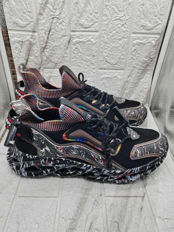 BLACK SNEAKERS SIZE 46