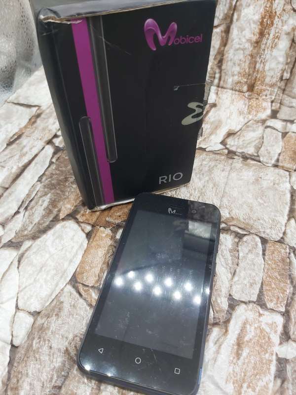 Mobicel Rio 4 Cellphone Device --Classic Black