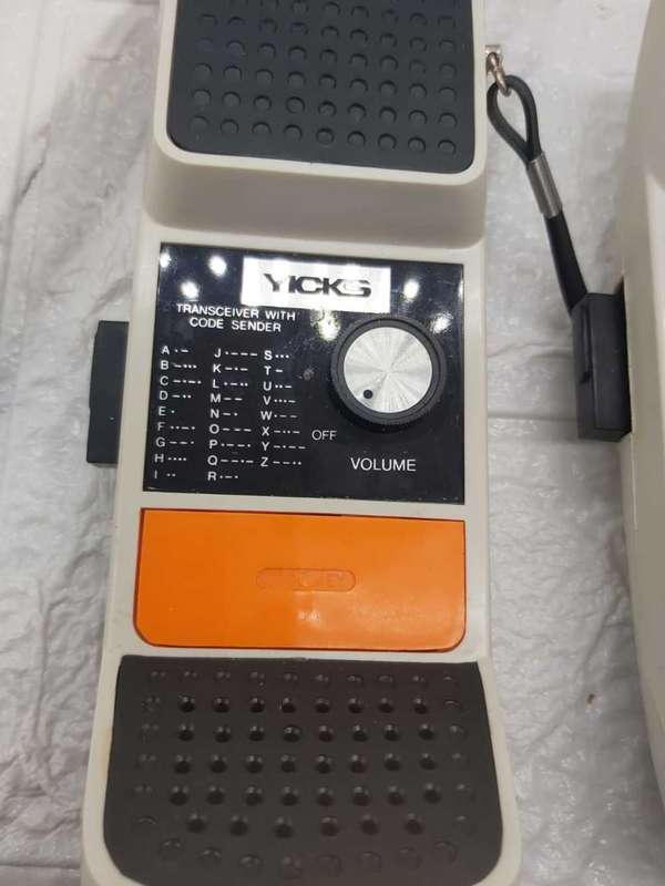 BRITISH DESIGN YICKS OLD SCHOOL WALKIE TALKIE SET---