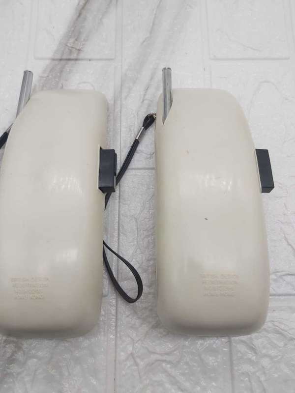 BRITISH DESIGN YICKS OLD SCHOOL WALKIE TALKIE SET---