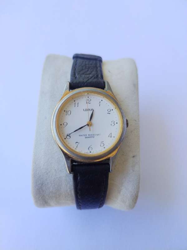 VINTAGE LORUS R1 AUCTION