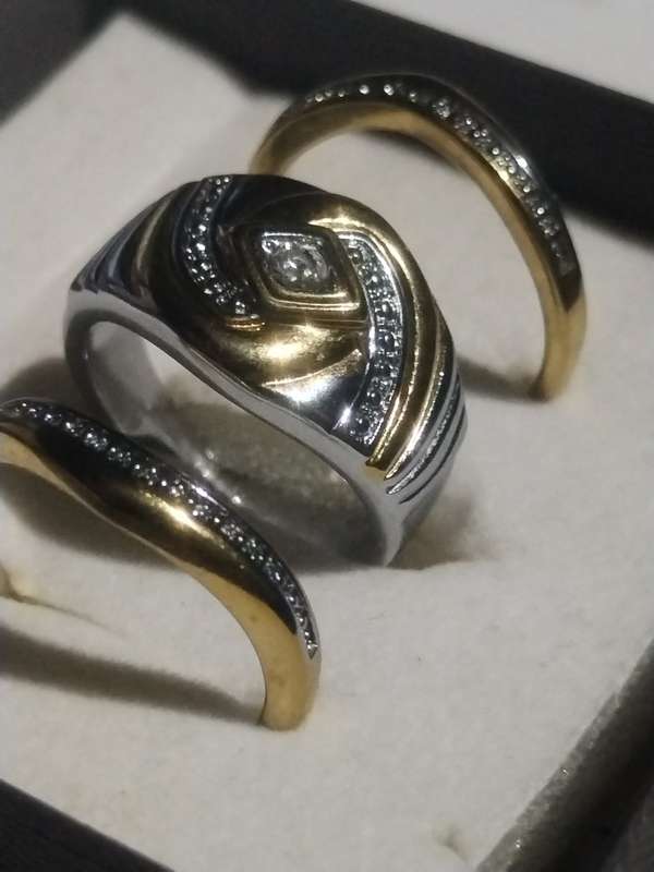 9CT WHITE AND YELLOW GOLD STERNS WEDDING SET 11 GRAMS