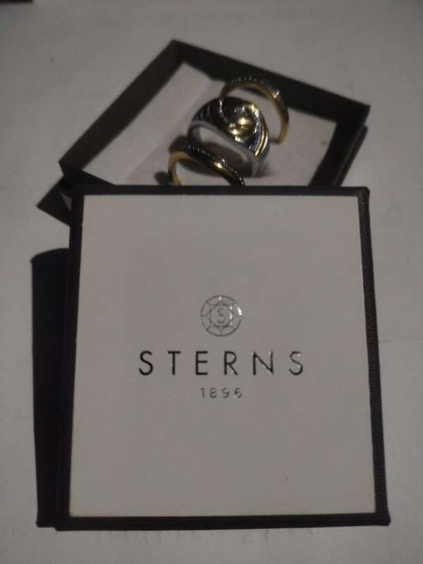 9CT WHITE AND YELLOW GOLD STERNS WEDDING SET 11 GRAMS