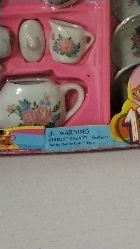 VINTAGE CHILDREN PORCALAIN SET - 17 PCS