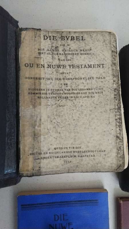 X2 OLD BIBLES X2 SONG BOOKS