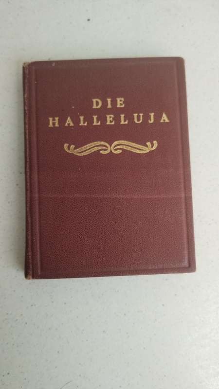 X2 OLD BIBLES X2 SONG BOOKS