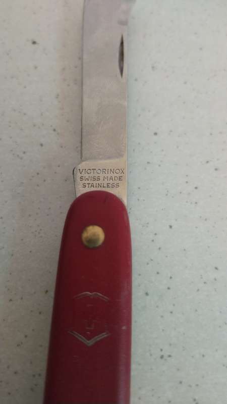 X2 VICTORINOX -SWISS MADE POCKET KNIFES