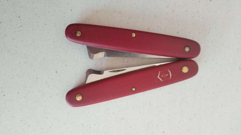 X2 VICTORINOX -SWISS MADE POCKET KNIFES