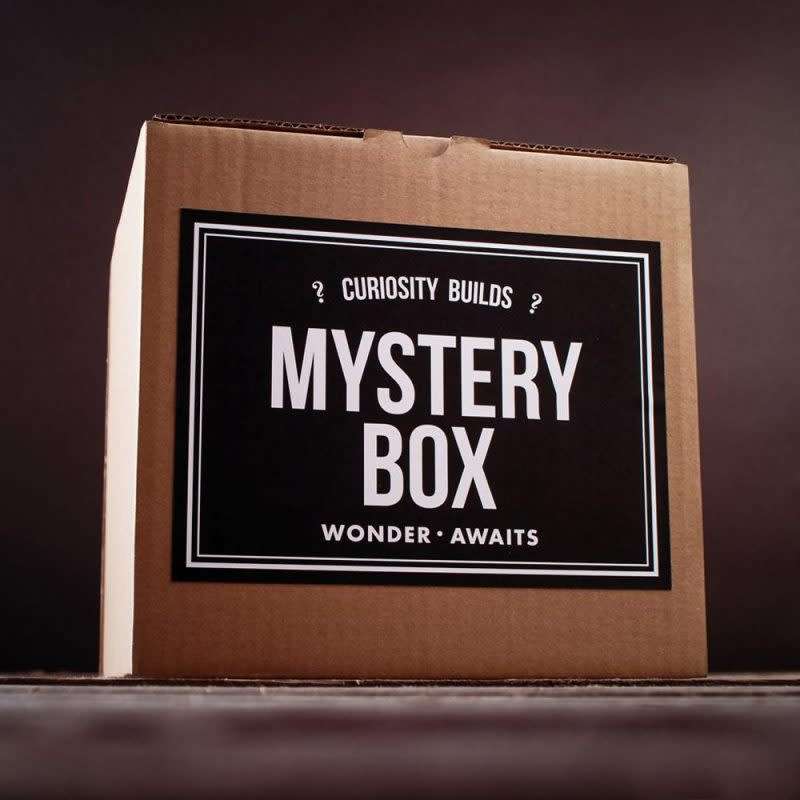 ??? I WONDER WHAT COULD BE INSIDE??? `R1 START` MISTERY BOX ANTIQUES AND VINTAGE items... DONT MISS!