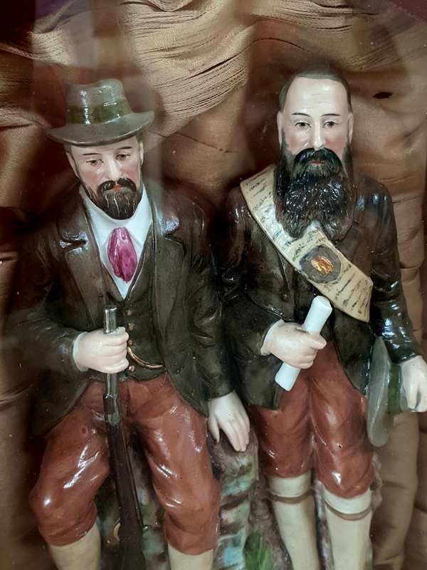 ANTIQUE WEEK #1 ANGLO BOER WAR - 3D Figurine Framed Musicbox - Genls de la Rey and botha