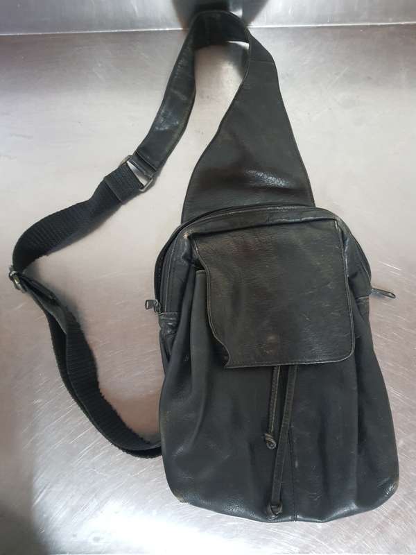 ANTIQUE WEEK #10 - X6 VINTAGE LEATHER HANDBAGS