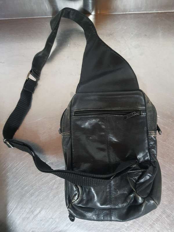 ANTIQUE WEEK #10 - X6 VINTAGE LEATHER HANDBAGS