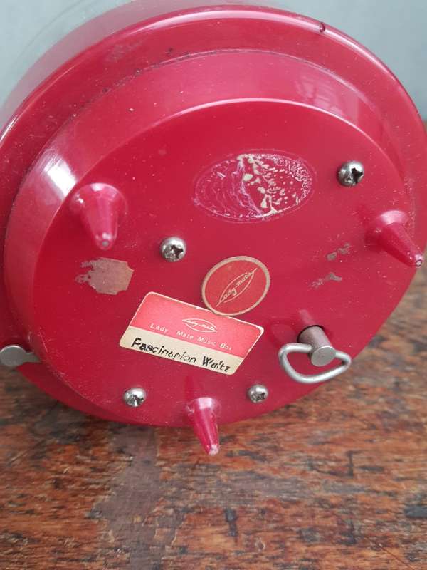 ANTIQUE WEEK #17 - LADY MATE TRINKET BOX - MAKES A BEUTIFUL MELODY! WORKING PERFECTLY!