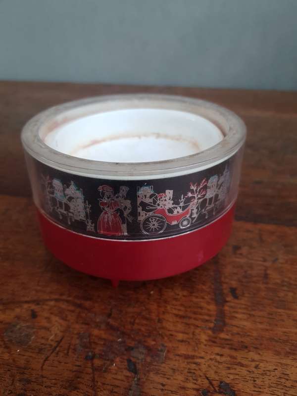 ANTIQUE WEEK #17 - LADY MATE TRINKET BOX - MAKES A BEUTIFUL MELODY! WORKING PERFECTLY!