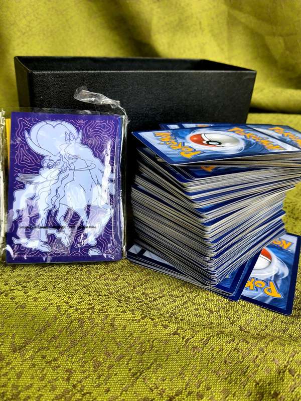 KAROO-ANTIEK #19 - HUGE COLLECTION OF POKEMON CARDS IN A BOX