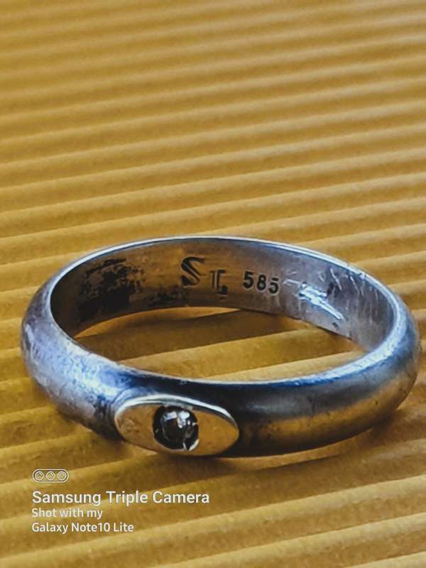 #1- 14CT - ST - 585 - 3.5 GRAMS YELLOW AND WHITE GOLD RING!