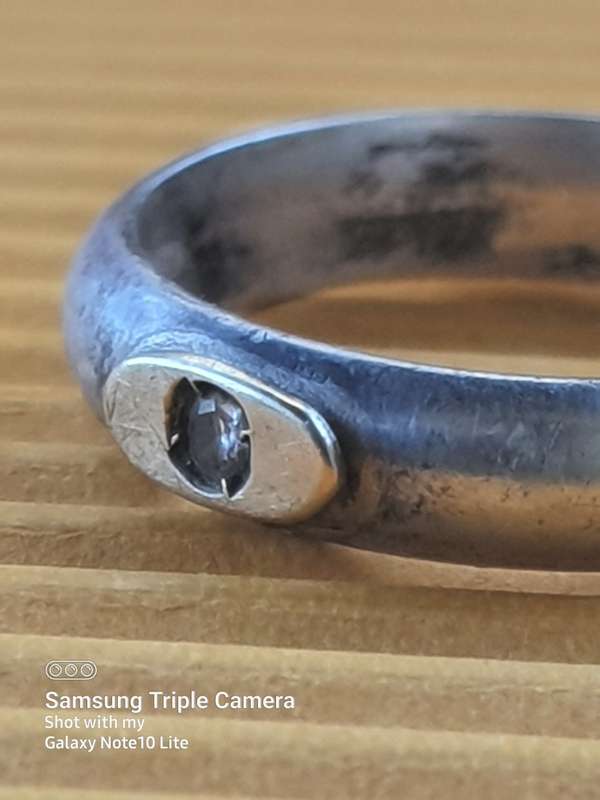#1- 14CT - ST - 585 - 3.5 GRAMS YELLOW AND WHITE GOLD RING!