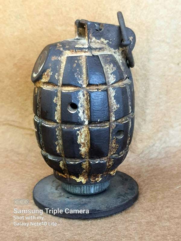 #7 - WORLD WAR 1 NO.36 MK.1 GRENADE MARKED TO BASE PLUG WITH SAFETY PIN AND STRIKER LEVER 10 CM HIGH