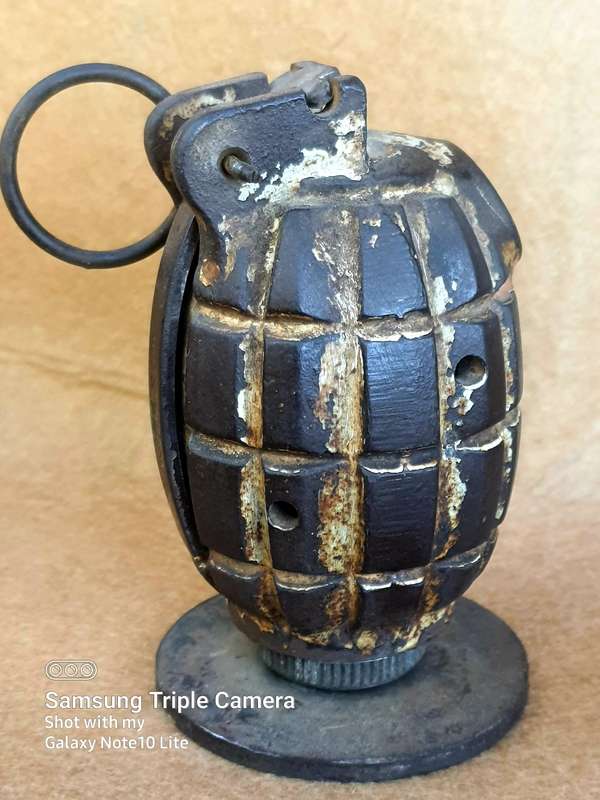 #7 - WORLD WAR 1 NO.36 MK.1 GRENADE MARKED TO BASE PLUG WITH SAFETY PIN AND STRIKER LEVER 10 CM HIGH
