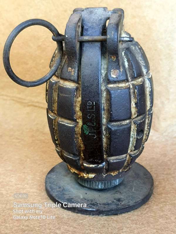 #7 - WORLD WAR 1 NO.36 MK.1 GRENADE MARKED TO BASE PLUG WITH SAFETY PIN AND STRIKER LEVER 10 CM HIGH