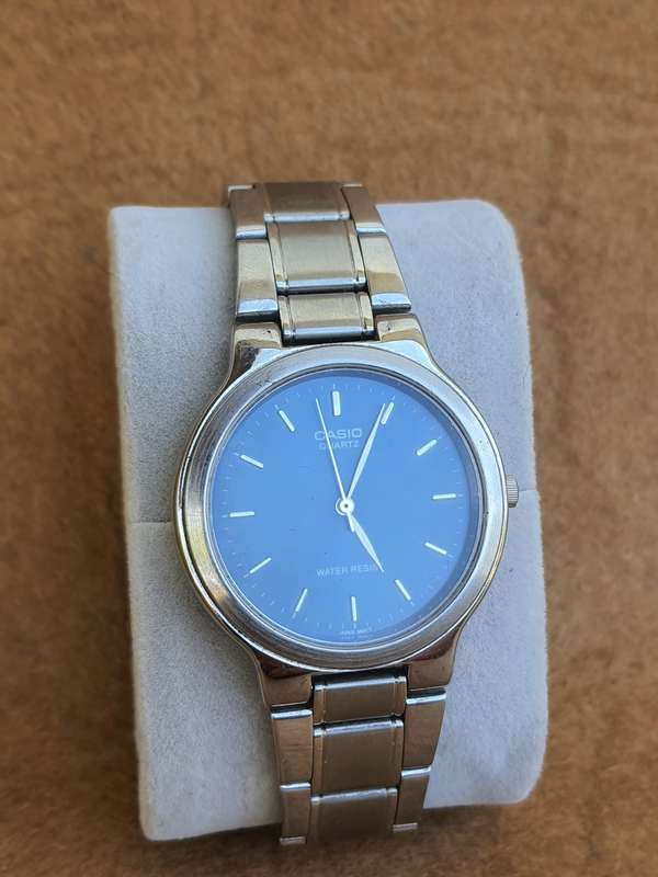 STUNNING VINTAGE CASIO WATCH NEEDS BT