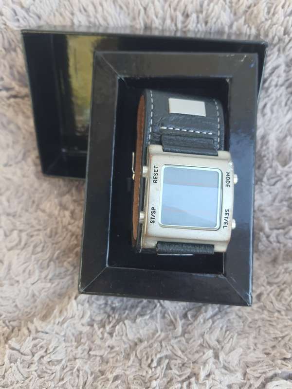 #3 RETRO GENUINE LEATHER WATCH - NEEDS BT