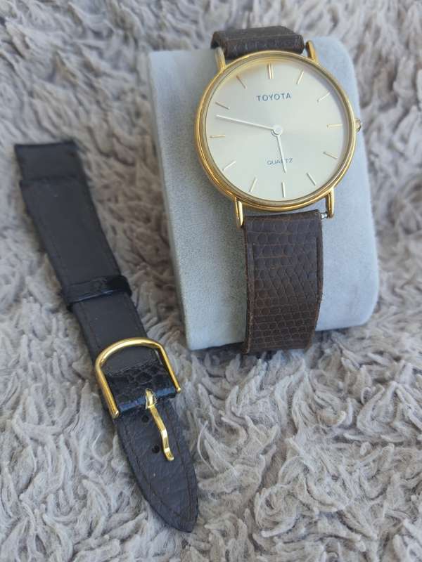 #5 VINTAGE GOLD PLATE SIGNITURE TOYOTA MENS WATCH