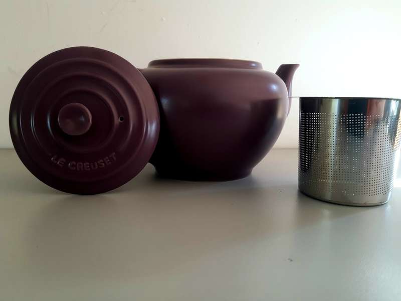 #37 - DEEP PURPLE LE CREUSET - CLASSIC AND ELEGANT TEA POT.